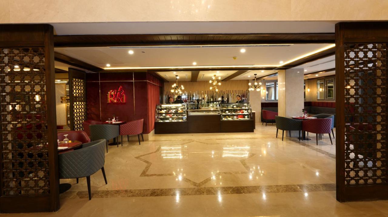 Hotel Ramada By Wyndham Lahore Gulberg II Exterior foto